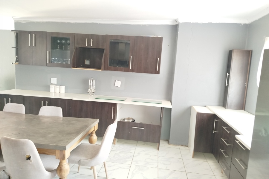 To Let 4 Bedroom Property for Rent in Riebeeckstad Free State